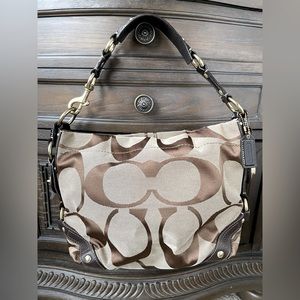 Coach shoulder bag for sale in like a new condition!